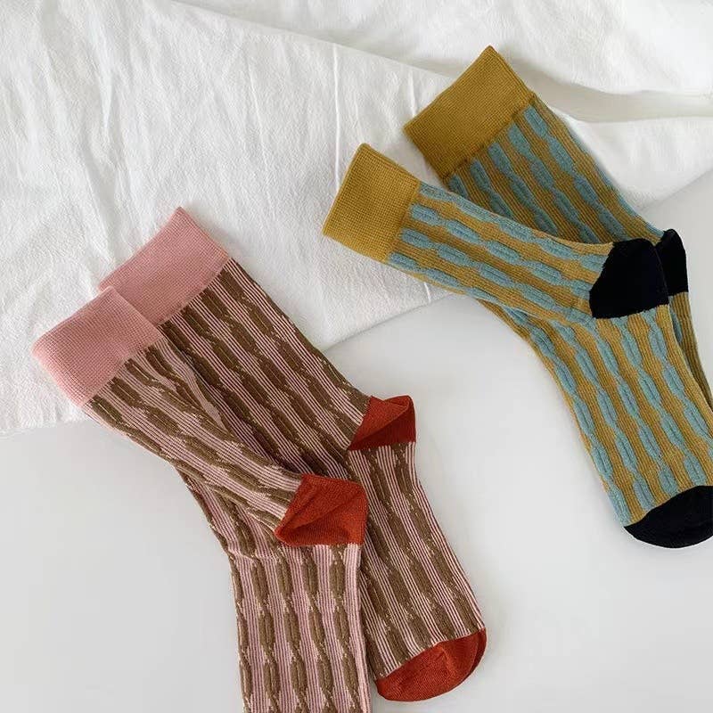 LADY JUNE ACCESSORIES WAVY STRIPE CREW SOCKS