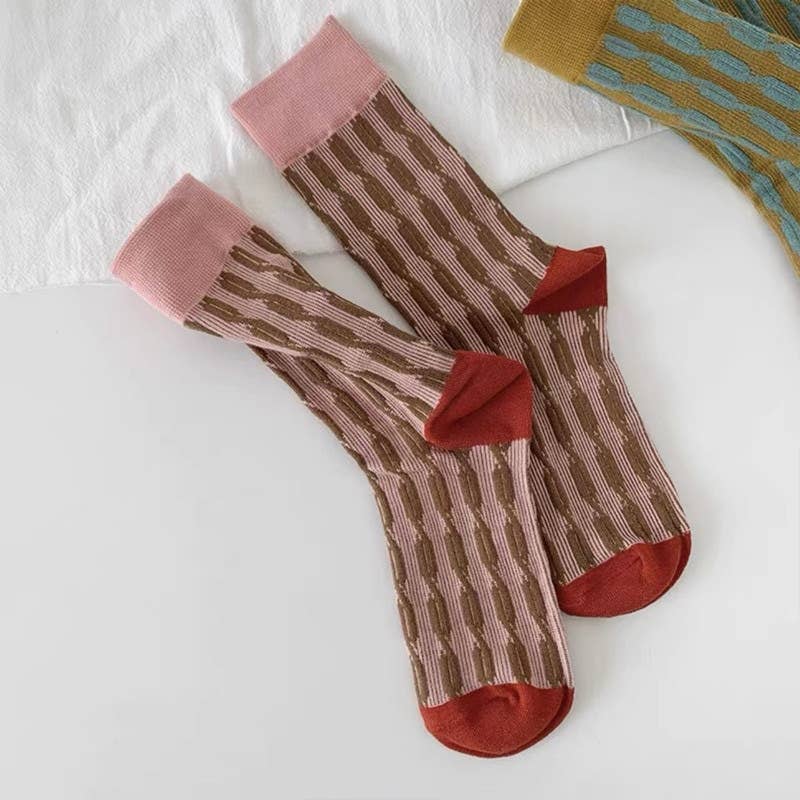 LADY JUNE ACCESSORIES WAVY STRIPE CREW SOCKS